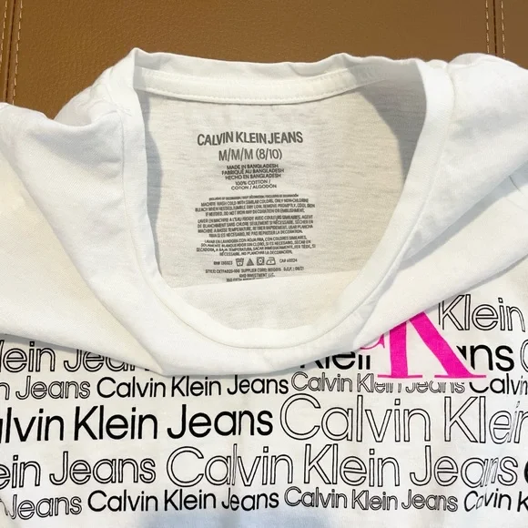 Calvin Klein Big Girl Text Pop T-Shirt. Can also fit Women Size XS. - Picture 5 of 6